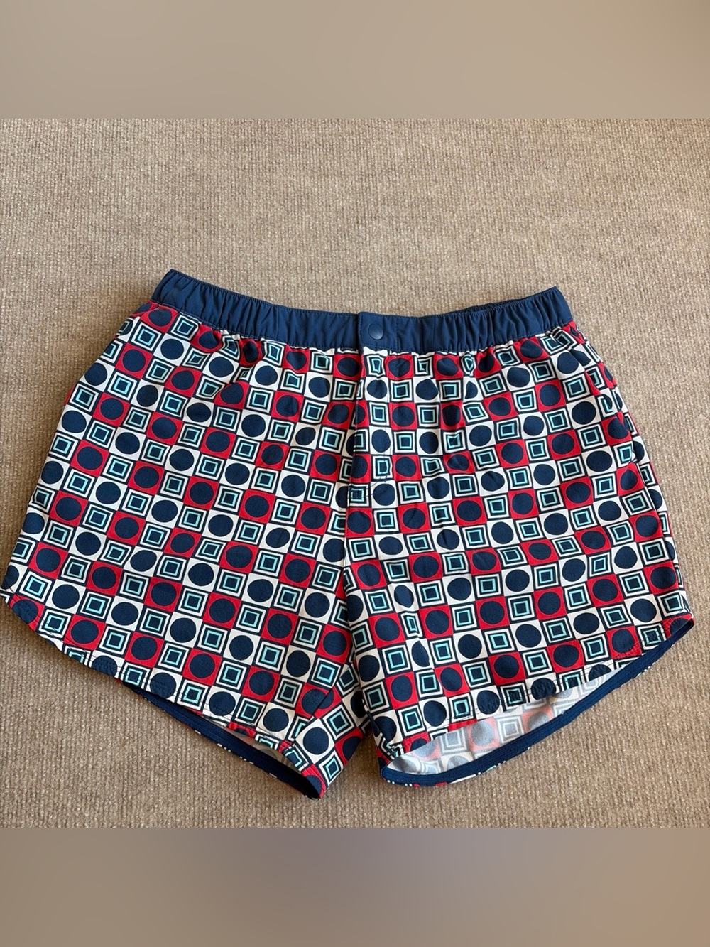 Chubbies Men’s L Swim Trunk Tropical Shorts Navy Blue Red White Geometric
